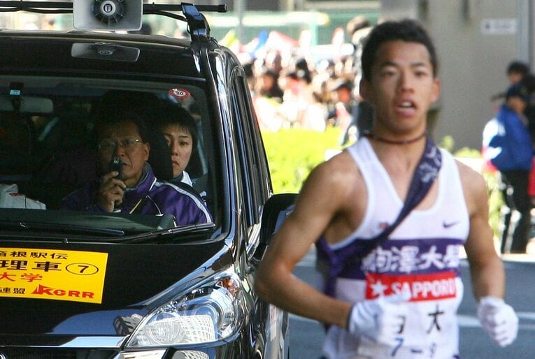 大八木監督の声かけ（代表撮影／2008年） ／ photograph by JIJI PRESS