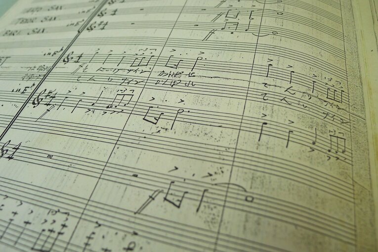 天理高校「ファンファーレ」の原譜。「てんり　ナイン　かっとばせ」と歌詞が書いてある ©天理高校吹奏楽部