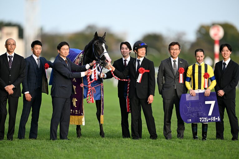 天皇賞・秋の口取り式　©Keiji Ishikawa