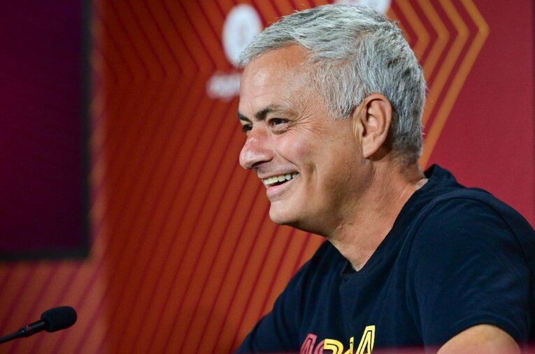 ローマ指揮官就任後は会見でも柔和な笑顔を見せることが多くなった ／ photograph by Getty Images