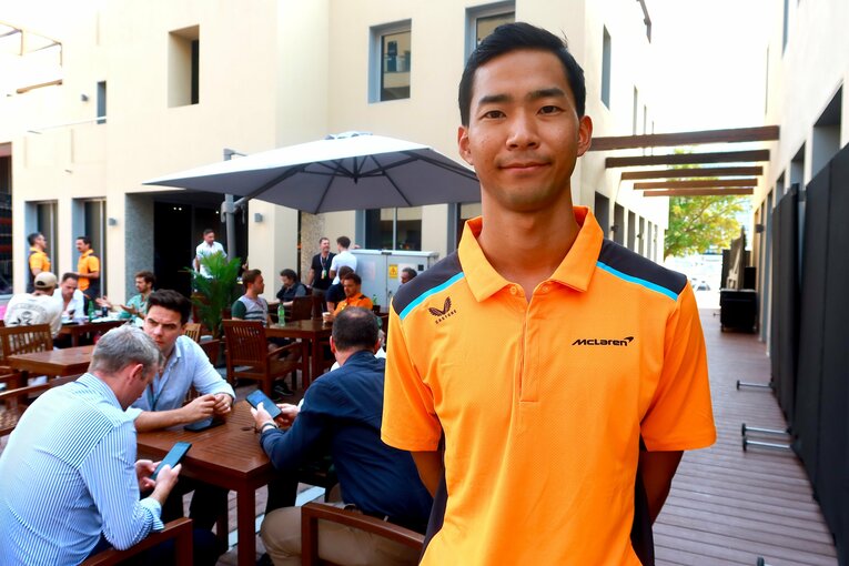 昨年11月にアブダビGPを訪れた平川。今季はマクラーレンのリザーブドライバーを務めつつ、WECに参戦する　©Masahiro Owari