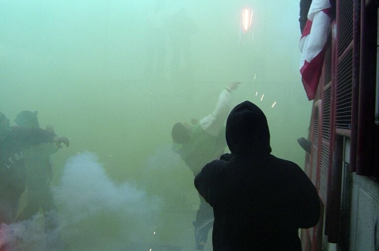 実録・無法ウルトラスに潜入（1）「火薬のデパート」と化すゴール裏。(4)