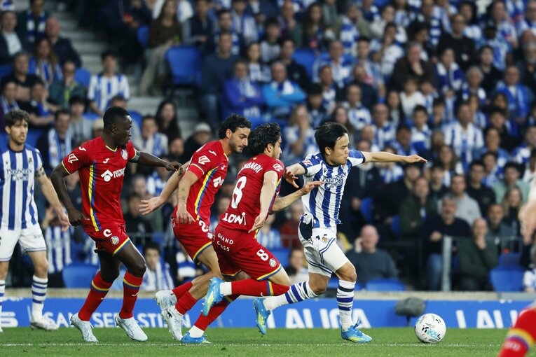 「珍しい…」久保建英がイラ立ったのは“反則覚悟の包囲網”ではなく…初タイトルから4日後「失望のMOM」“タケの自負”をカメラマンは感じた(5)