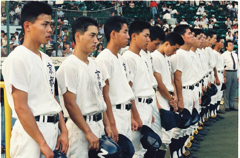 「海外でヤクザと間違えられて坊主を撤廃した」京都西。写真は1989年の甲子園　©Asahi Shimbun