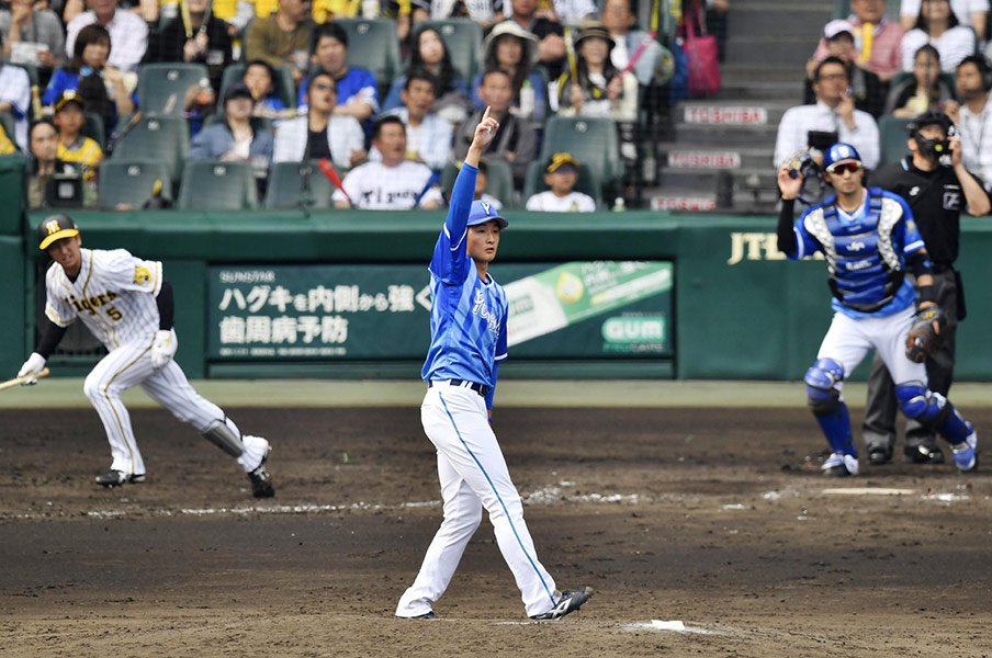 Dena投手陣の救世主候補は19歳 阪口皓亮のピッチングは 風 だ プロ野球 Number Web ナンバー