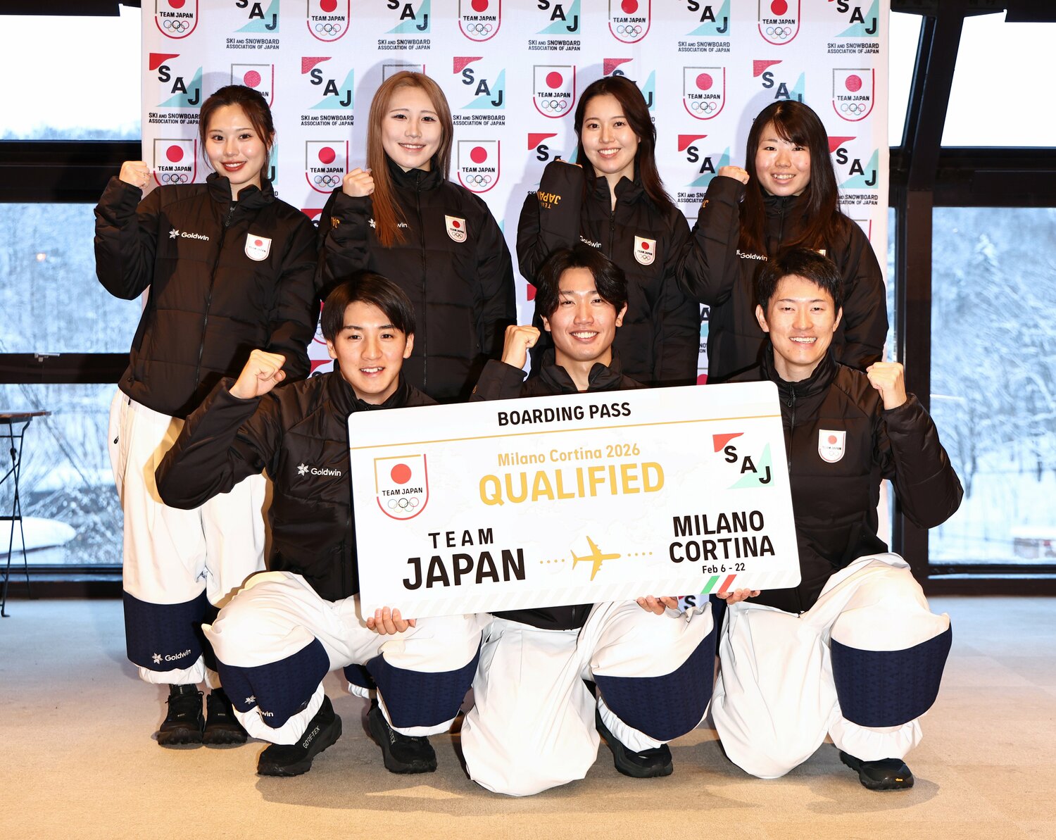 ミラノ・コルティナ五輪に出場する選手たち。前列右端が藤木　©JIJI PRESS