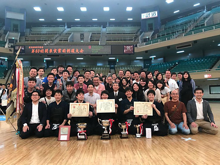関東実業団剣道大会優勝時　三菱UFJ銀行剣道部提供