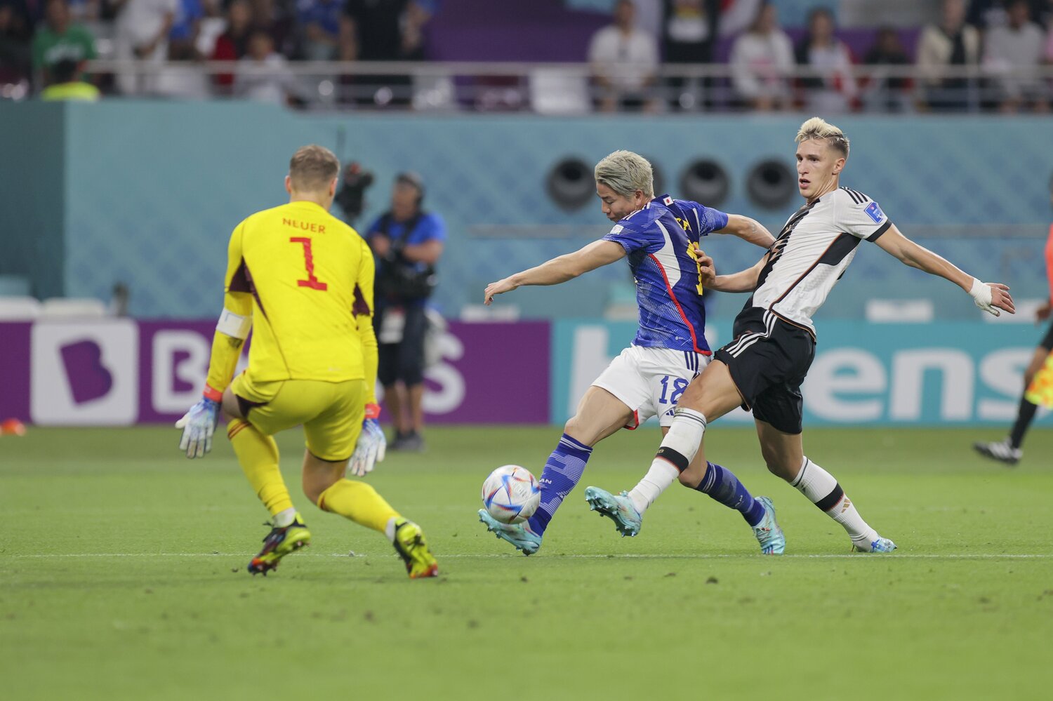 浅野の「ニア上ぶち抜き決勝弾」©Kaoru Watanabe/JMPA