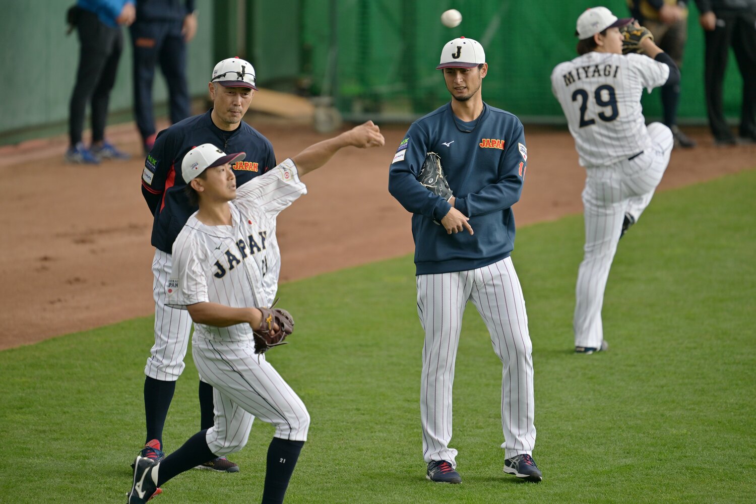 「３人目のコーチ」としても投手陣を支えたダルビッシュ　©︎Hideki Sugiyama