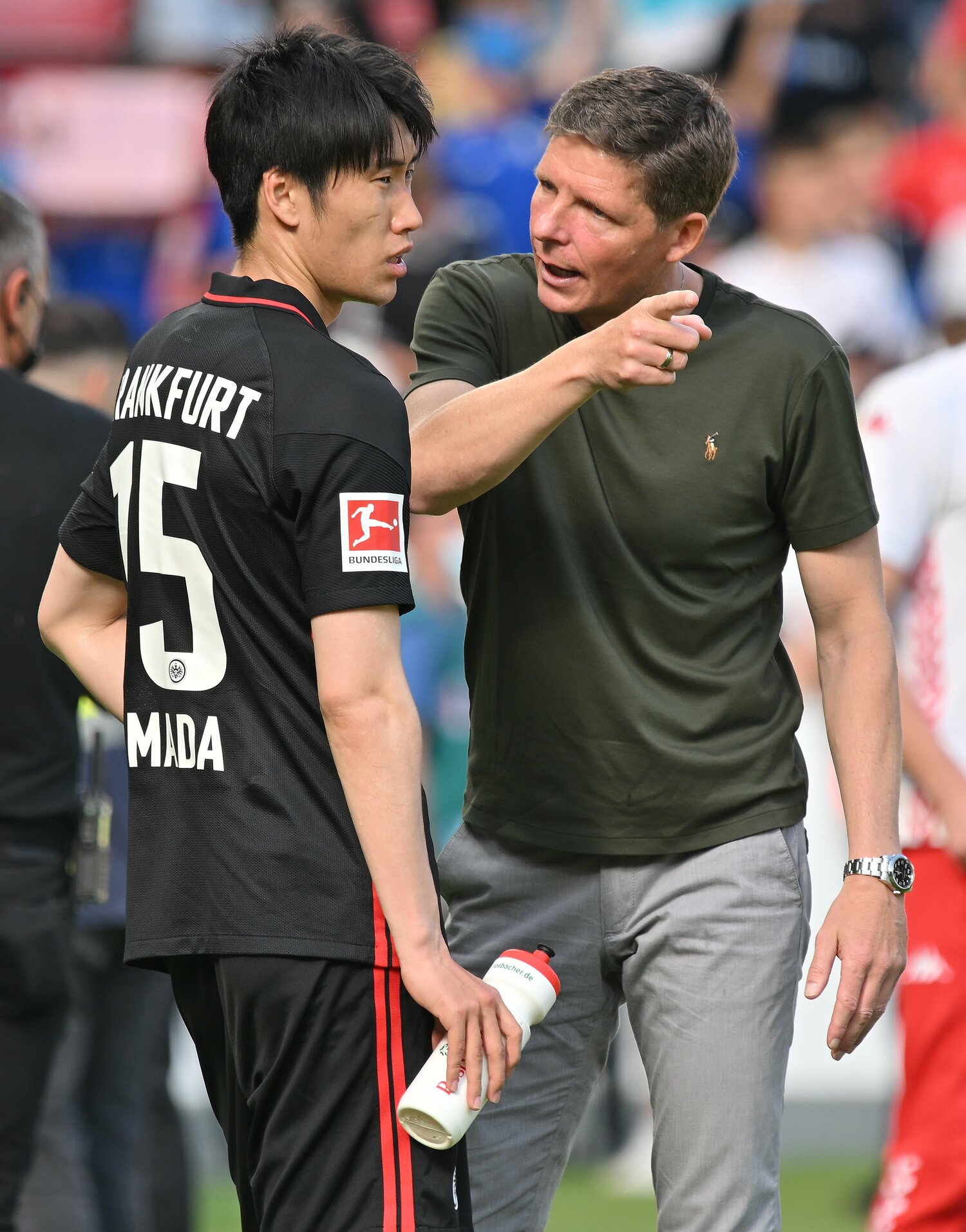 フランクフルト時代のグラスナー監督と鎌田。ときには“公開説教”されたことも…。鎌田のクリスタルパレス加入は監督が熱望したものだった ©Getty Images