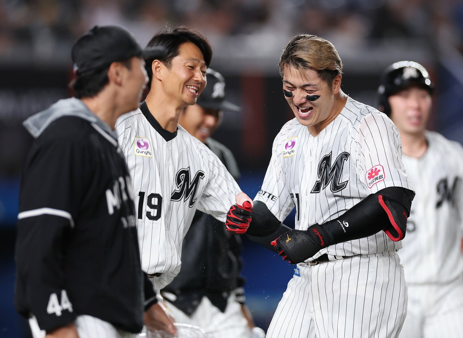 唐川の引退試合は山口のサヨナラホームランで劇的に彩られた　©JIJI PRESS