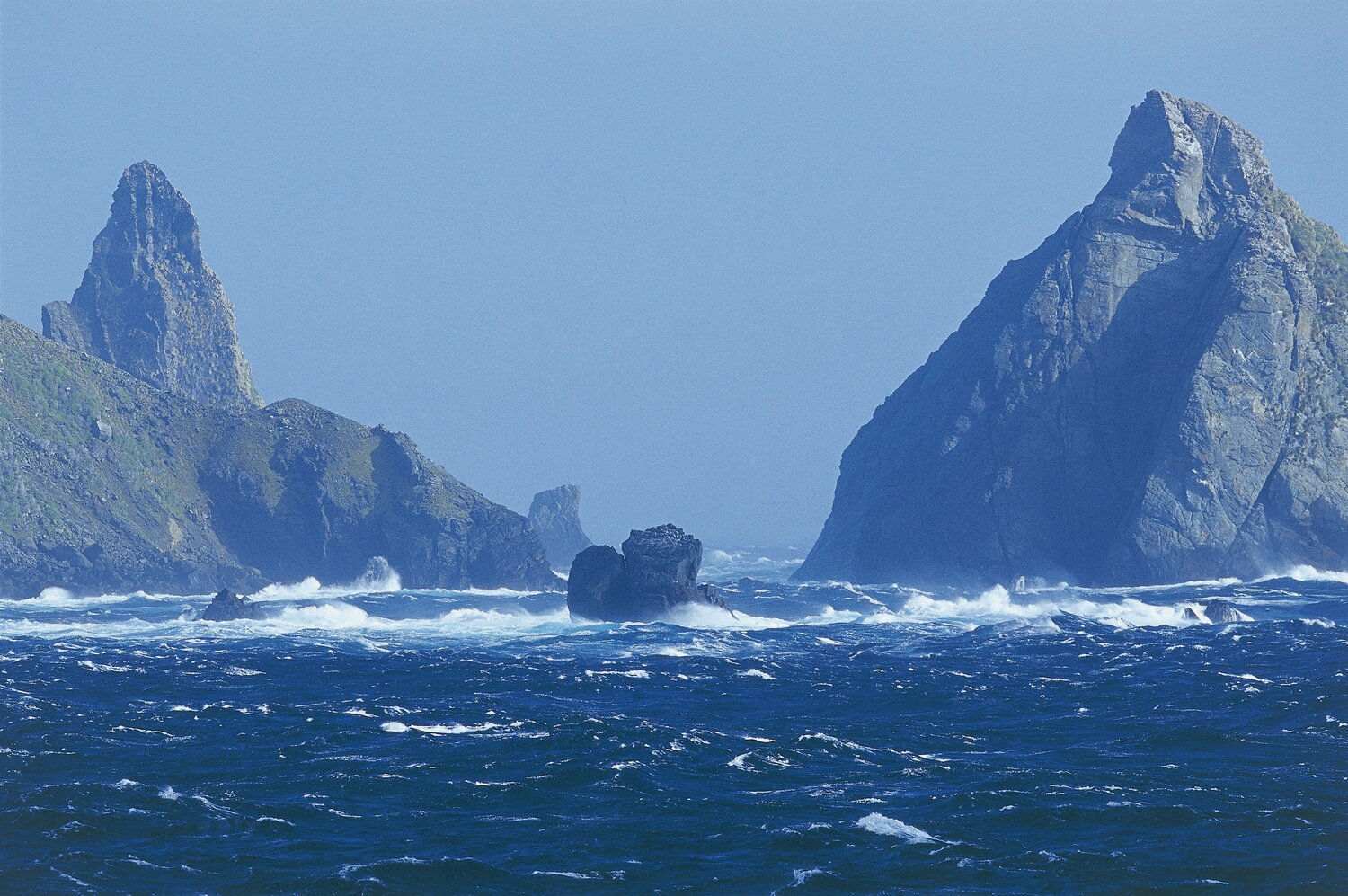 船乗りの墓場と言われる最大の難所、ケープホーン。登山家にとってのエベレストのような憧れの場所だという　©️Getty Images