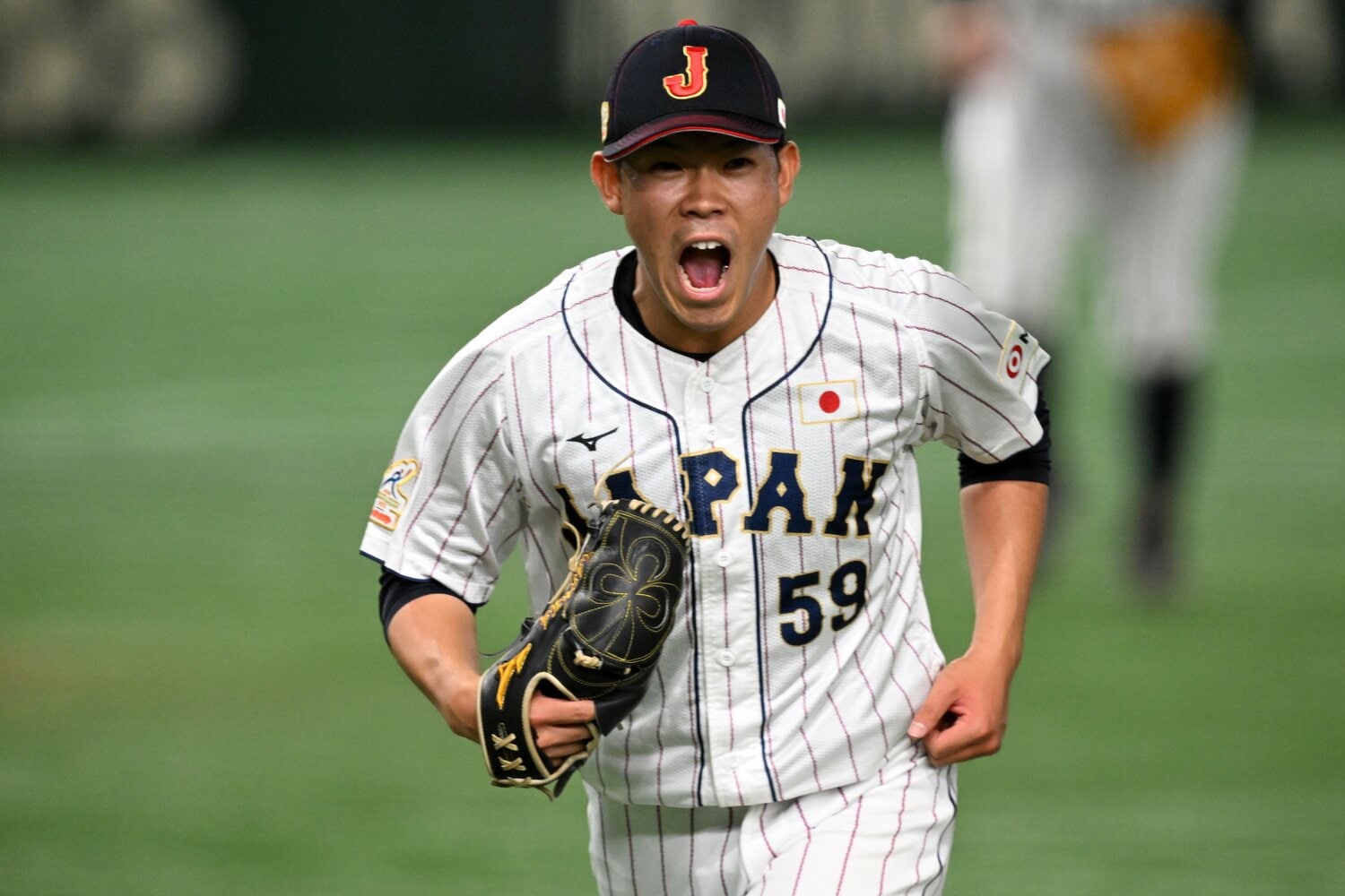 アジアプロ野球チャンピオンシップ決勝の韓国戦5回から登板し7回まで無失点に抑えた根本悠楓　©︎Getty Images