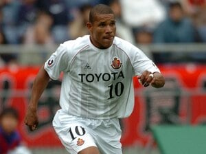 「僕は9人兄弟なんだ」25歳でFW転向してシーズン54発…“コワモテ点取り屋”ブラジル人は「日本のこと何も知らなかった」ではなぜJリーグに?