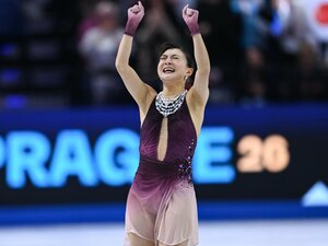 「時間ありますか？」坂本花織がお菓子を配って…海外記者も「なぜ引退するのか？続ける気はない？」世界選手権で現役引退、中継には映らなかった舞台裏