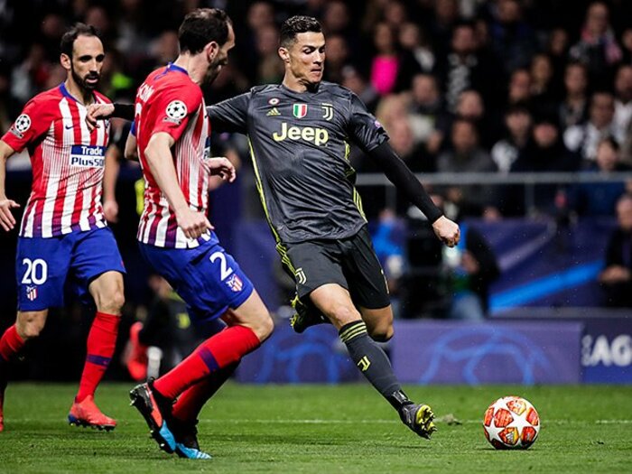 ユーベが直面したCL敗退の危機。ロナウドの9季連続4強もピンチ。＜Number Web＞ photograph by Getty Images