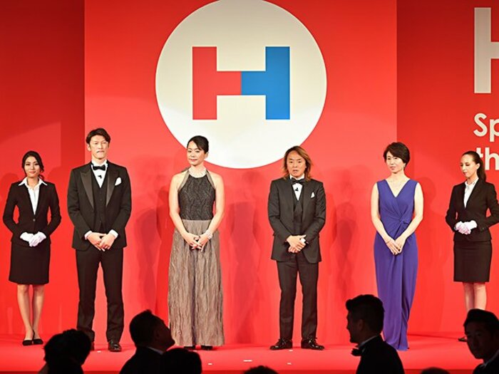 熊本支援を続ける巻誠一郎も受賞!「HEROs AWARD」今年の顔ぶれは?<Number Web> photograph by HEROs AWARD