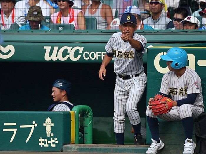 明石商・狭間善徳監督の“馬淵愛”。喋りも熱さも飾らなさも瓜ふたつ。＜Number Web＞ photograph by Hideki Sugiyama