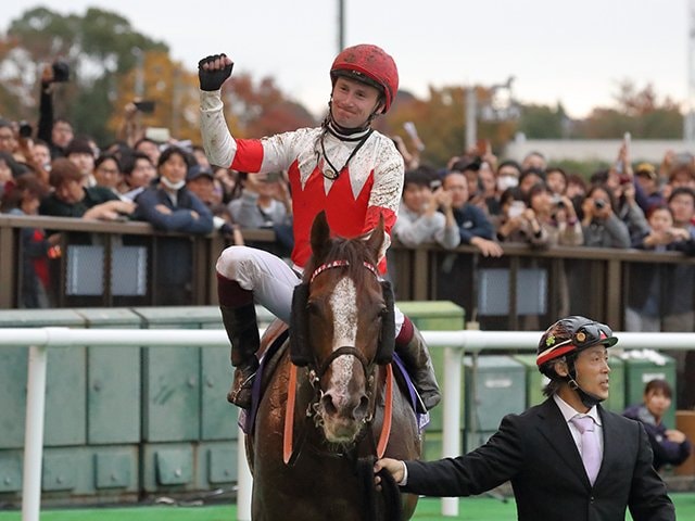 ジャパンカップを制した24歳の決断。スワーヴを導いたマーフィー騎手