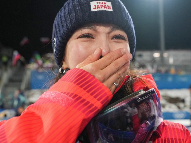 沙羅がいちばん辛かったので」銅メダルを手に、高梨沙羅29歳が泣いてい