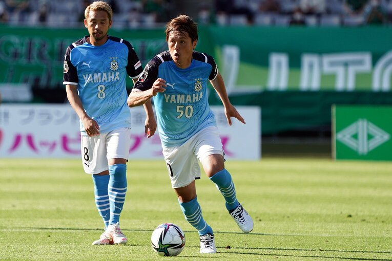 7月の東京V戦。チームを苦しい戦況から勝利へ導いたのは遠藤のプレーだった　©Getty Images