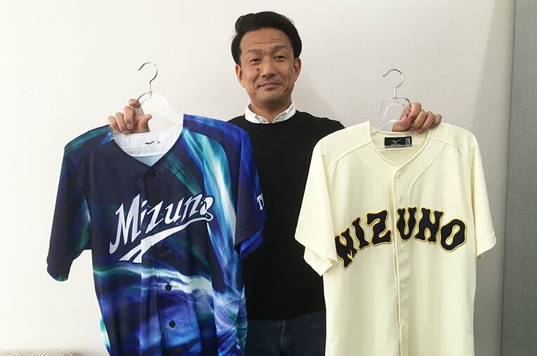 野球ユニホームのプロフェッショナル、ミズノの松井克徳さん。この世界、深い。 ／ photograph by Satoshi Shigeno