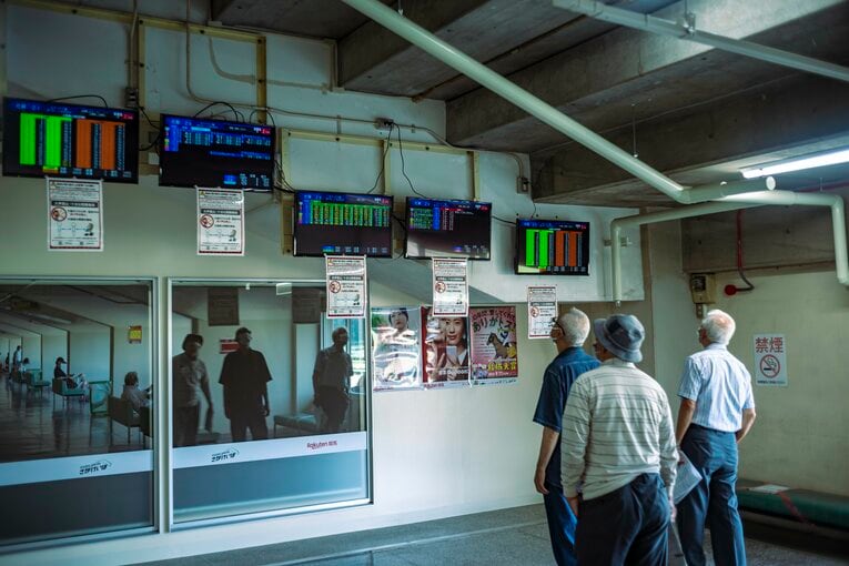 レトロな空気をまとう佐賀競馬場の一角　©Takuya Sugiyama