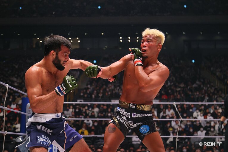 先鋒戦。武田光司vs.ガジ・ラバダノフ　©RIZIN FF