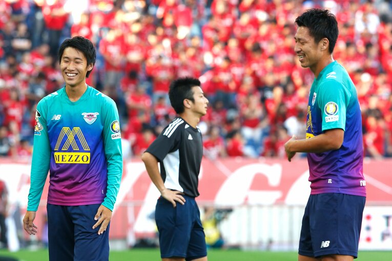 2015年、鳥栖時代の鎌田と豊田　©AFLO SPORT