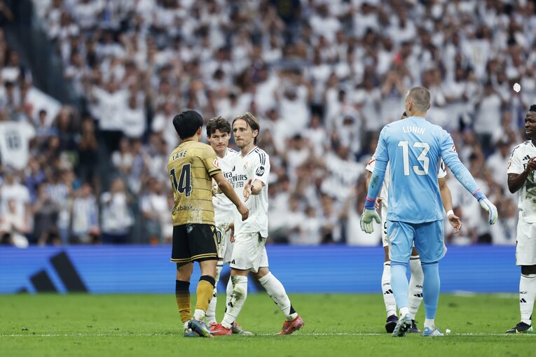 久保建英23歳vsモドリッチ39歳「吹っ飛ばし、抜き去った」後の敬意…“マドリー栄光の10番”涙と笑顔の別れ「好きになった言葉を」(15)