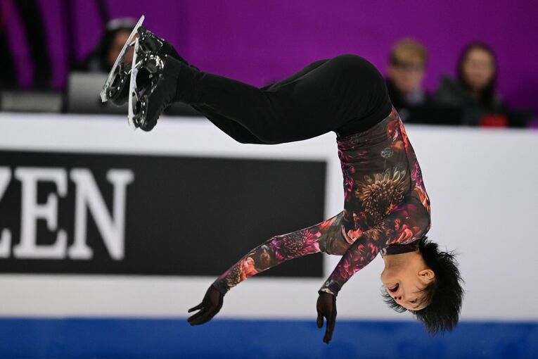欧州選手権フリーにて禁止技「バックフリップ」を披露したシャオ・イム・ファ（別角度）　©JIJI PRESS