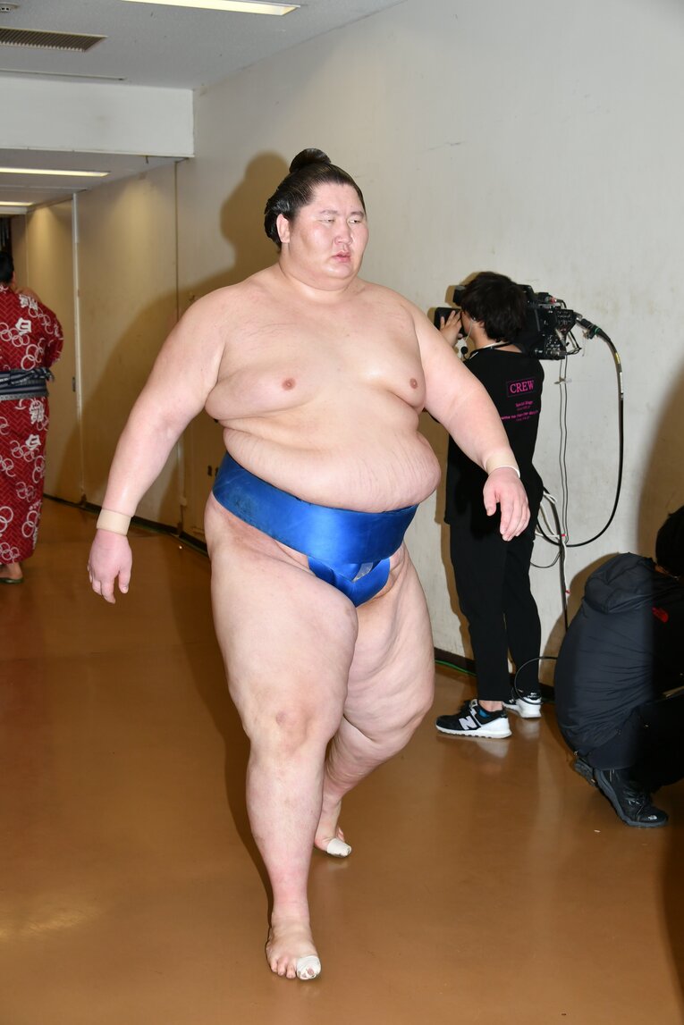 2018年撮影の逸ノ城。太ももの太さに注目したい。現在はアメリカで俳優として活躍中　©BUNGEISHUNJU