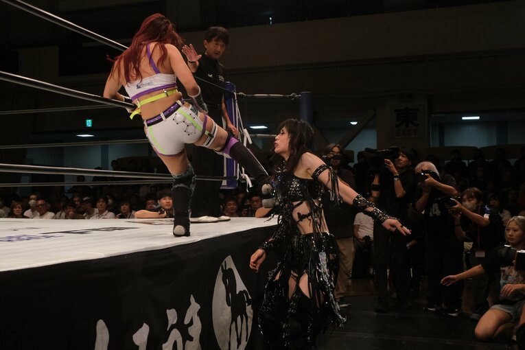 無料中継でも話題を集めた上谷沙弥vsAZM（9月27日）　©Norihiro Hashimoto