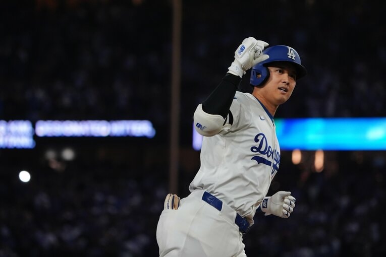 アスレチックス戦の3回、14号本塁打を放った大谷　©︎Shizuka Minami