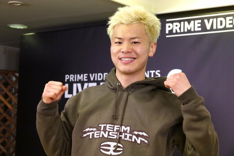 試合後の会見で笑顔を見せる那須川天心。ノーダメージで世界ランカー戦をクリアした　©Koji Fuse