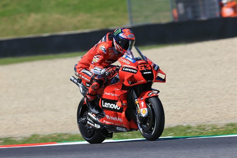 photograph by Satoshi Endo