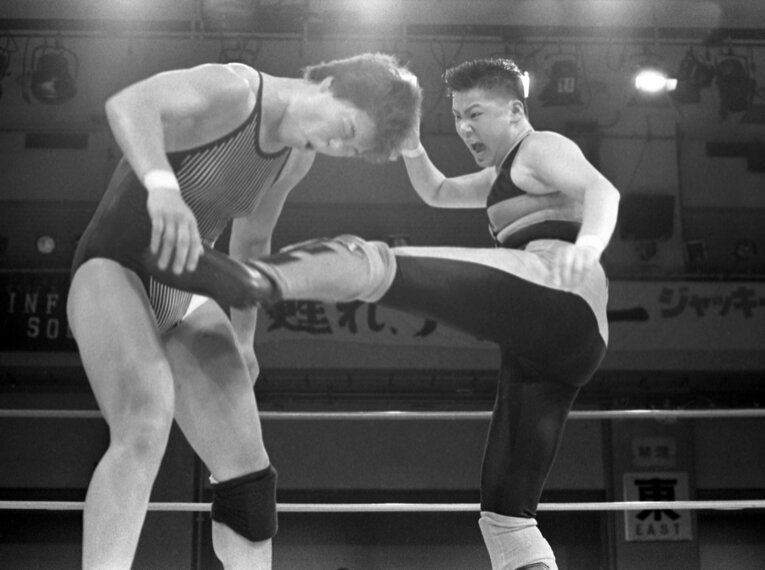 神取忍との一戦（1987年撮影）　©東京スポーツ新聞社