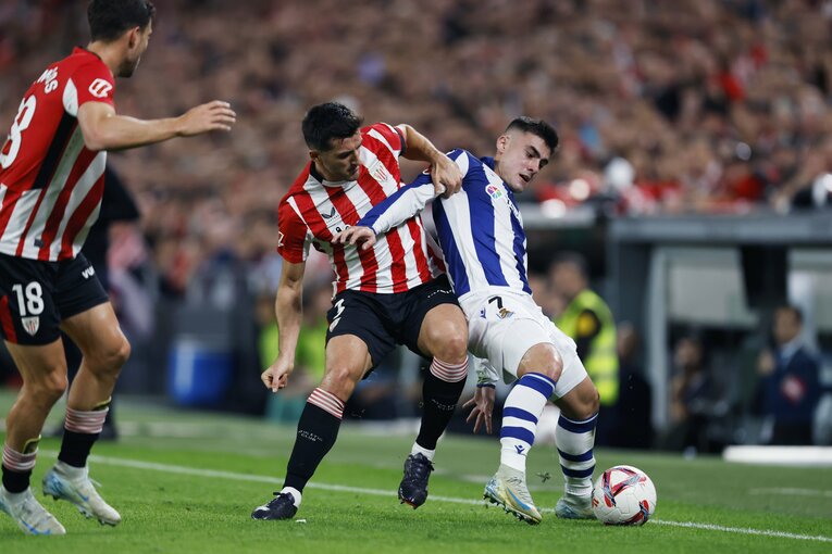 厳しくマークされるバレネチェア　©Daisuke Nakashima