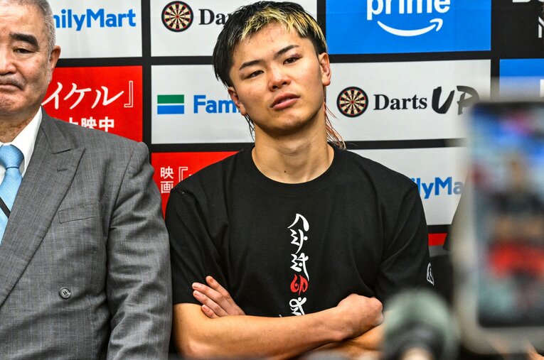 井上拓真に敗れた直後、会見で悔しさをにじませる那須川天心 ／ photograph by Takuya Sugiyama