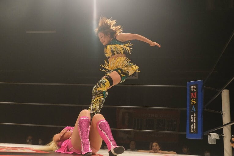 “闘うバービー人形”の急成長…見た目は派手でも練習熱心、Chi Chiをベテラン選手も絶賛「いきなり髪の毛掴んできたからね（笑）」(38)