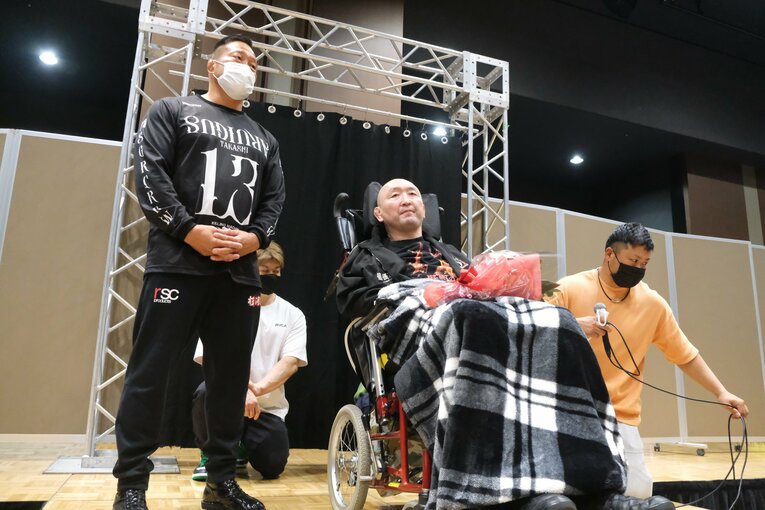 5月6日の『押忍PREMIUM』に車いすで登場した大谷晋二郎　©Norihiro Hashimoto