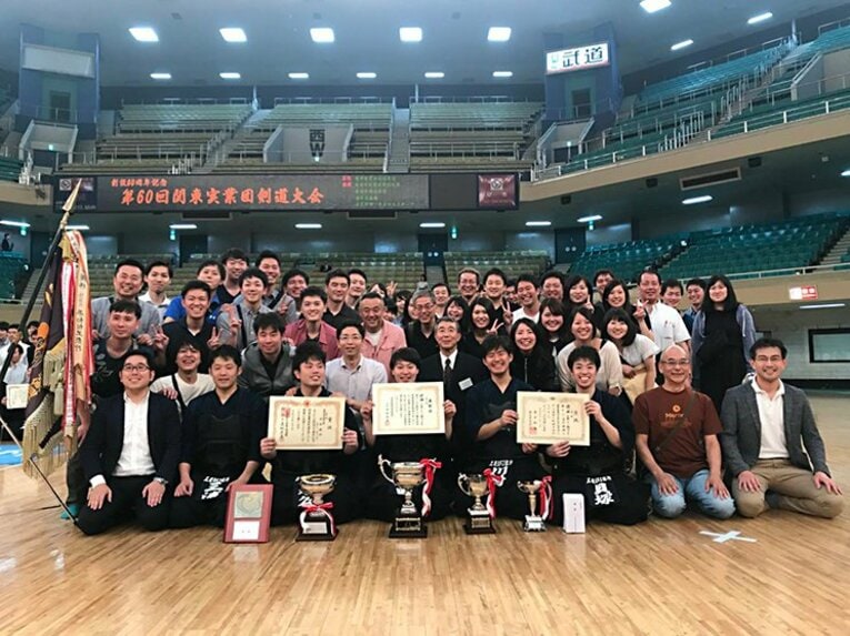 関東実業団剣道大会優勝時　三菱UFJ銀行剣道部提供