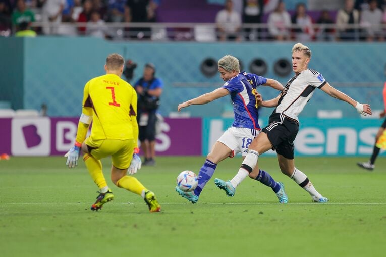 浅野の「ニア上ぶち抜き弾」（7枚目／14）　©Kaoru Watanabe/JMPA
