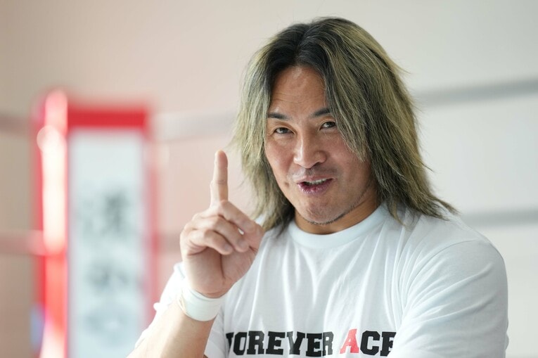 アドバイスを送る棚橋弘至　©Essei Hara