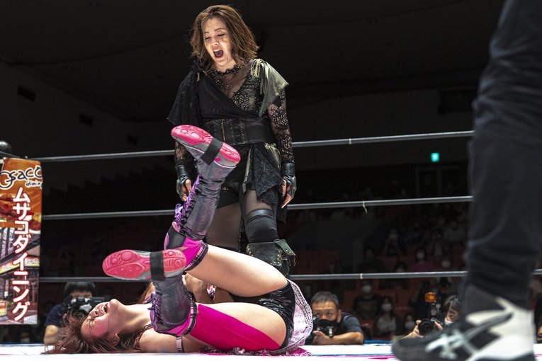 神取＆アジャ＆“W井上”！ レジェンドたちが若手精鋭軍との「3本勝負」で必殺技連発…“お祭り”カードに見た歴史的意義とは？(51)