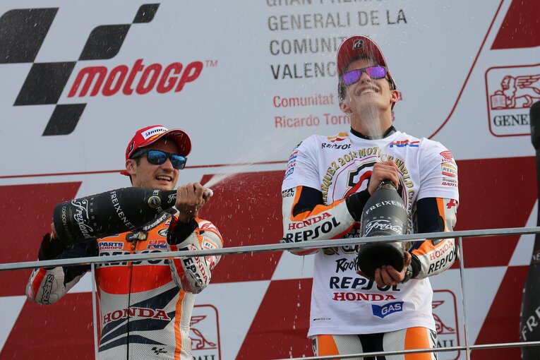 2013年、MotoGPクラス昇格初年度にしてチャンピオンとなったシーズンのマルケス（右）　©Satoshi Endo