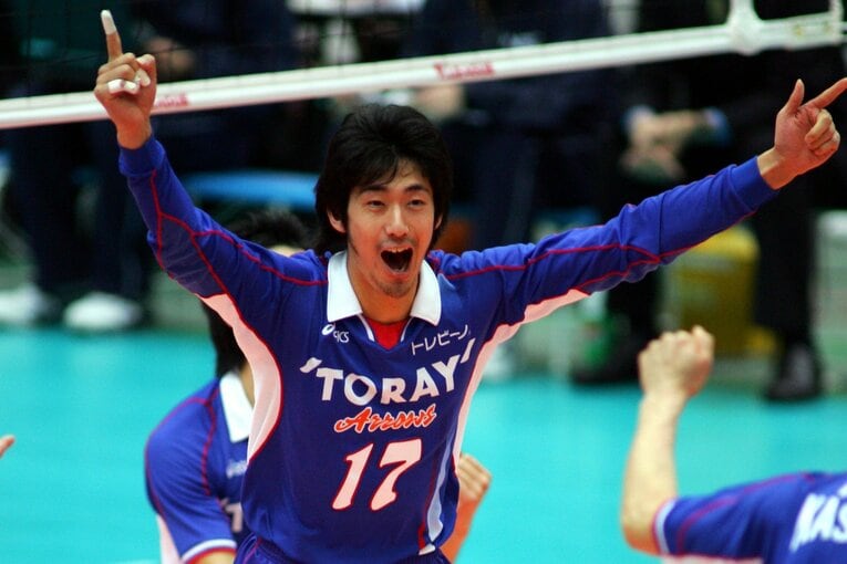 東レアローズ（現・東レアローズ静岡）のミドルブロッカーとして長年チームを牽引した篠田歩（写真は2005年）　©︎Jun Tsukida/AFLO SPORT