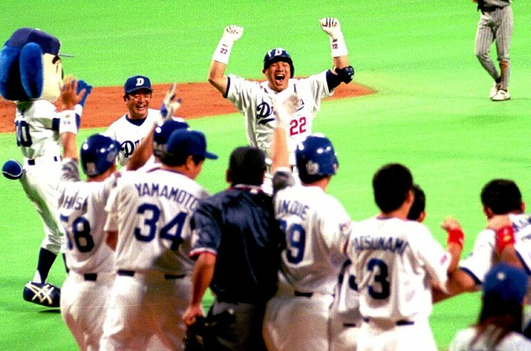 山崎武司や立浪和義らが現役だった頃の中日は「強竜打線」と呼ばれた。立浪新体制で打力復活となるか ／ photograph by Sankei Shimbun