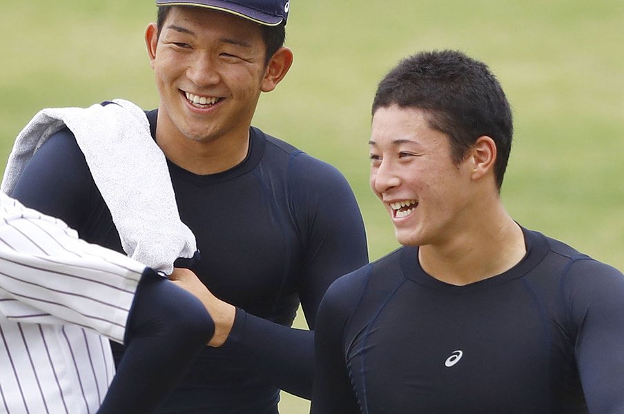 吉田輝星が浴びた韓国流ホームラン。日本で流行らない「引き腕打法」。<Number Web> photograph by Kyodo News