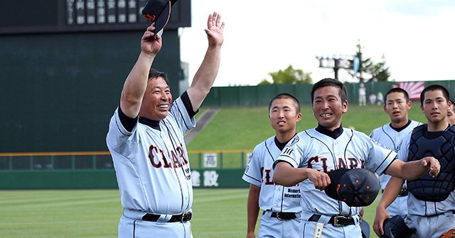 クラーク国際の監督は不死身で昭和。3年前、9人で作った野球部が甲子園。（2／2） - 高校野球 - Number Web - ナンバー